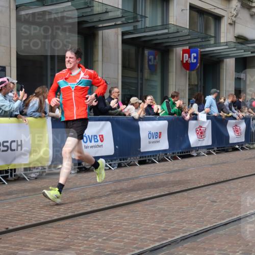 13.09.2026 - 21. swb-Marathon Bremen Strokosch-Dieckow http://msf.ph/oto/10301118 13.09.2026 10:49:11 Ziel 10294, 10739, 10835, 10846, 10910, 11092, 11191, 11621, 11635, 11717, 12376, 10253, 10293, 10294, 10392, 10514, 10566, 10655, 11316, 11567, 11891, 11896, 11984, 12027, 12132, 12149, 12204, 12350, 12450, 12529, 13555, 13577 meine-sportfotos.de