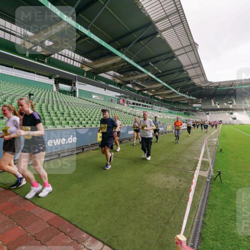 13.09.2026 - 21. swb-Marathon Bremen Michael Burmester http://msf.ph/oto/10301120 13.09.2026 10:43:25 Laufen im Stadion 10002, 10004, 10005, 10148, 10271, 10303, 10325, 10330, 10335, 10361, 10362, 10395, 10396, 10402, 10459, 10474, 10490, 10491, 10513, 10519, 10557, 10572, 10605, 10606, 10629, 10665, 10752, 10756, 10773, 10779, 10784, 10805, 10854, 10880, 10882, 10899, 10900, 10909, 10963, 10997, 11026, 11027, 11041, 11078, 11084, 11085, 11090, 11097, 11098, 11140, 11173, 11192, 11217, 11264, 11274, 11307, 11333, 11337, 11355, 11408, 11448, 11456, 11461, 11482 meine-sportfotos.de