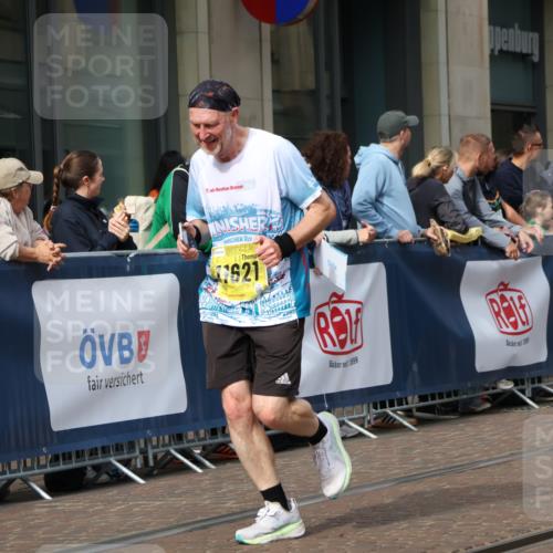 13.09.2026 - 21. swb-Marathon Bremen Strokosch-Dieckow http://msf.ph/oto/10301123 13.09.2026 10:49:15 Ziel 10709, 10739, 10835, 10846, 10910, 11007, 11092, 11191, 11621, 11635, 11717, 12376, 10253, 10293, 10294, 10392, 10514, 10566, 10655, 11316, 11567, 11891, 11896, 11984, 12027, 12132, 12149, 12350, 12450, 12529, 13555, 13577 meine-sportfotos.de