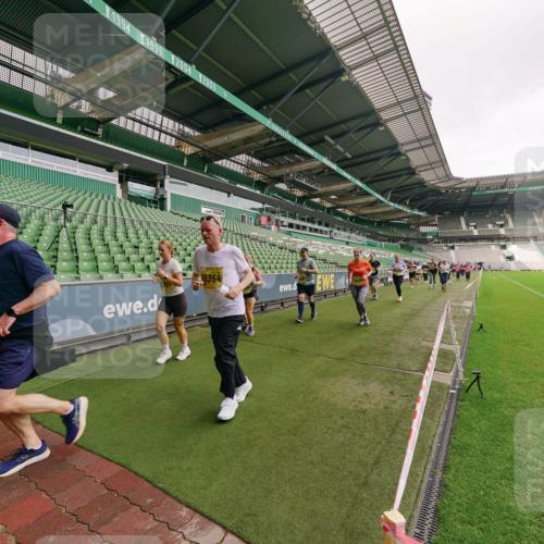 13.09.2026 - 21. swb-Marathon Bremen Michael Burmester http://msf.ph/oto/10301130 13.09.2026 10:43:26 Laufen im Stadion 10002, 10004, 10005, 10148, 10271, 10303, 10325, 10330, 10335, 10361, 10362, 10395, 10396, 10402, 10459, 10474, 10490, 10491, 10513, 10519, 10557, 10572, 10605, 10606, 10629, 10665, 10752, 10756, 10773, 10779, 10784, 10805, 10854, 10880, 10882, 10899, 10900, 10997, 11026, 11027, 11041, 11078, 11084, 11085, 11090, 11097, 11098, 11140, 11173, 11192, 11217, 11264, 11274, 11307, 11333, 11337, 11355, 11408, 11448, 11456, 11461, 11482 meine-sportfotos.de