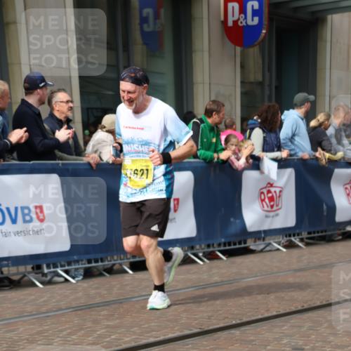13.09.2026 - 21. swb-Marathon Bremen Strokosch-Dieckow http://msf.ph/oto/10301132 13.09.2026 10:49:16 Ziel 10709, 10739, 10835, 10846, 10910, 11007, 11092, 11191, 11621, 11635, 11717, 12376, 10253, 10293, 10294, 10392, 10514, 10566, 10655, 11316, 11567, 11621, 11891, 11896, 11984, 12027, 12132, 12149, 12350, 12450, 12529, 13555, 13577 meine-sportfotos.de