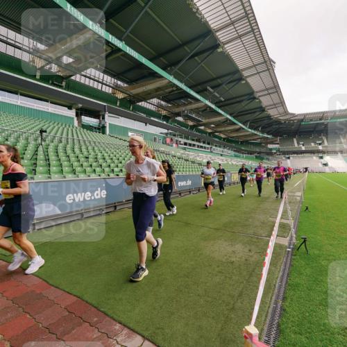 13.09.2026 - 21. swb-Marathon Bremen Michael Burmester http://msf.ph/oto/10301152 13.09.2026 10:43:35 Laufen im Stadion 10002, 10004, 10005, 10148, 10271, 10295, 10303, 10325, 10330, 10335, 10361, 10362, 10395, 10396, 10402, 10459, 10474, 10490, 10491, 10513, 10557, 10572, 10605, 10606, 10629, 10665, 10752, 10756, 10773, 10779, 10784, 10805, 10854, 10880, 10882, 10899, 10900, 10997, 10999, 11026, 11027, 11041, 11078, 11084, 11085, 11090, 11097, 11098, 11140, 11173, 11192, 11217, 11233, 11264, 11274, 11307, 11333, 11337, 11355, 11408, 11448, 11456, 11461, 11482 meine-sportfotos.de