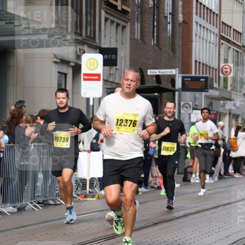 13.09.2026 - 21. swb-Marathon Bremen Strokosch-Dieckow http://msf.ph/oto/10301156 13.09.2026 10:49:18 Ziel 10709, 10739, 10835, 10846, 10910, 11007, 11092, 11191, 11635, 11717, 12376, 10253, 10293, 10294, 10392, 10514, 10566, 10655, 11316, 11567, 11621, 11891, 11896, 11984, 12027, 12132, 12149, 12350, 12450, 12529, 13577 meine-sportfotos.de