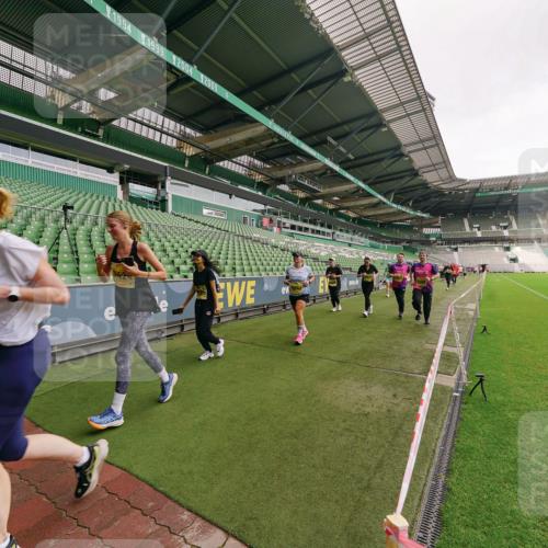 13.09.2026 - 21. swb-Marathon Bremen Michael Burmester http://msf.ph/oto/10301157 13.09.2026 10:43:35 Laufen im Stadion 10002, 10004, 10005, 10148, 10271, 10295, 10303, 10325, 10330, 10335, 10361, 10362, 10395, 10396, 10402, 10459, 10474, 10490, 10491, 10513, 10557, 10572, 10605, 10606, 10629, 10665, 10752, 10756, 10773, 10779, 10784, 10805, 10854, 10880, 10882, 10899, 10900, 10997, 10999, 11026, 11027, 11041, 11078, 11084, 11085, 11090, 11097, 11098, 11140, 11173, 11192, 11217, 11233, 11264, 11274, 11307, 11333, 11337, 11355, 11408, 11448, 11456, 11461, 11482 meine-sportfotos.de