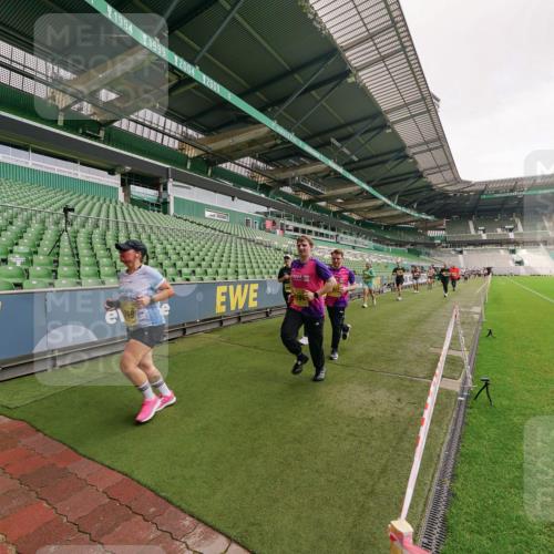 13.09.2026 - 21. swb-Marathon Bremen Michael Burmester http://msf.ph/oto/10301162 13.09.2026 10:43:37 Laufen im Stadion 10002, 10004, 10005, 10148, 10176, 10271, 10295, 10303, 10325, 10330, 10335, 10361, 10362, 10395, 10396, 10402, 10459, 10474, 10490, 10491, 10513, 10557, 10572, 10605, 10606, 10629, 10665, 10752, 10756, 10773, 10779, 10784, 10805, 10854, 10880, 10882, 10899, 10900, 10997, 10999, 11026, 11027, 11041, 11078, 11084, 11085, 11090, 11097, 11098, 11140, 11173, 11192, 11217, 11233, 11264, 11274, 11307, 11333, 11337, 11355, 11385, 11408, 11448, 11456, 11461, 11482 meine-sportfotos.de