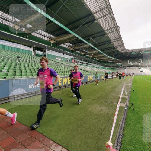 13.09.2026 - 21. swb-Marathon Bremen Michael Burmester http://msf.ph/oto/10301167 13.09.2026 10:43:38 Laufen im Stadion 10002, 10004, 10005, 10148, 10176, 10271, 10295, 10303, 10325, 10330, 10335, 10361, 10362, 10395, 10396, 10402, 10459, 10474, 10490, 10491, 10513, 10557, 10572, 10605, 10606, 10629, 10665, 10752, 10756, 10773, 10779, 10784, 10805, 10854, 10880, 10882, 10899, 10900, 10997, 10999, 11026, 11027, 11041, 11078, 11090, 11097, 11098, 11140, 11173, 11192, 11217, 11233, 11264, 11274, 11307, 11333, 11337, 11355, 11385, 11408, 11448, 11456, 11461, 11482, 11943 meine-sportfotos.de