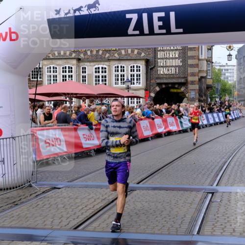 13.09.2026 - 21. swb-Marathon Bremen Tim E. http://msf.ph/oto/10301174 13.09.2026 10:43:06 Ziel 10235, 10312, 10816, 10988, 12281, 13580 meine-sportfotos.de