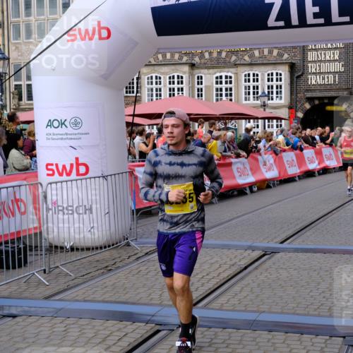13.09.2026 - 21. swb-Marathon Bremen Tim E. http://msf.ph/oto/10301196 13.09.2026 10:43:07 Ziel 10235, 10312, 10816, 10988, 12281, 13580 meine-sportfotos.de