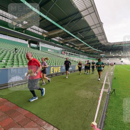 13.09.2026 - 21. swb-Marathon Bremen Michael Burmester http://msf.ph/oto/10301200 13.09.2026 10:43:48 Laufen im Stadion 10002, 10004, 10005, 10176, 10191, 10192, 10271, 10295, 10303, 10325, 10330, 10335, 10361, 10362, 10402, 10459, 10474, 10491, 10513, 10557, 10572, 10605, 10606, 10629, 10665, 10752, 10756, 10773, 10779, 10784, 10805, 10880, 10882, 10899, 10900, 10997, 10999, 11026, 11027, 11041, 11078, 11140, 11173, 11217, 11233, 11264, 11274, 11307, 11333, 11337, 11355, 11385, 11408, 11448, 11456, 11461, 11482, 11629, 11943, 12311, 12334 meine-sportfotos.de