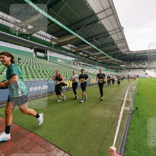 13.09.2026 - 21. swb-Marathon Bremen Michael Burmester http://msf.ph/oto/10301208 13.09.2026 10:43:50 Laufen im Stadion 10002, 10004, 10005, 10176, 10191, 10192, 10271, 10295, 10303, 10325, 10330, 10335, 10361, 10362, 10402, 10459, 10474, 10491, 10513, 10557, 10572, 10605, 10606, 10629, 10665, 10752, 10756, 10773, 10779, 10784, 10805, 10880, 10882, 10899, 10900, 10997, 10999, 11026, 11041, 11078, 11173, 11217, 11233, 11264, 11274, 11307, 11333, 11337, 11355, 11385, 11408, 11448, 11456, 11461, 11482, 11629, 11943, 12311, 12334 meine-sportfotos.de