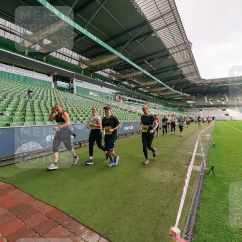 13.09.2026 - 21. swb-Marathon Bremen Michael Burmester http://msf.ph/oto/10301211 13.09.2026 10:43:51 Laufen im Stadion 10002, 10004, 10005, 10176, 10191, 10192, 10271, 10295, 10303, 10325, 10330, 10335, 10361, 10362, 10402, 10459, 10474, 10491, 10513, 10557, 10572, 10605, 10606, 10629, 10752, 10756, 10773, 10779, 10784, 10805, 10880, 10882, 10899, 10900, 10997, 10999, 11026, 11041, 11078, 11173, 11217, 11233, 11264, 11274, 11307, 11333, 11337, 11355, 11385, 11408, 11448, 11456, 11461, 11482, 11629, 11943, 12311, 12334 meine-sportfotos.de