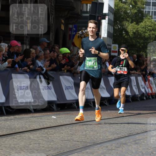 13.09.2026 - 21. swb-Marathon Bremen Strokosch-Dieckow http://msf.ph/oto/10301213 13.09.2026 12:51:22 Ziel 1214, 1453, 1639, 3617 meine-sportfotos.de