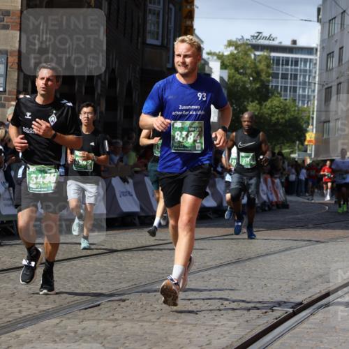 13.09.2026 - 21. swb-Marathon Bremen Strokosch-Dieckow http://msf.ph/oto/10301218 13.09.2026 13:21:32 Ziel 226, 1191, 2979, 3450, 3534, 4234, 4362, 4445, 4484, 4519, 4734, 6357, 6970, 8237, 8323, 8408, 8791, 9267, 9268, 9900, 13120, 572, 1130, 1254, 2088, 2397, 2570, 3290, 3435, 3695, 3930, 3934, 4735, 5542, 6865, 7176, 8384, 9059, 9421, 13145 meine-sportfotos.de