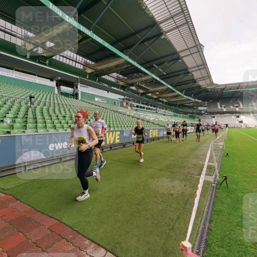 13.09.2026 - 21. swb-Marathon Bremen Michael Burmester http://msf.ph/oto/10301231 13.09.2026 10:43:56 Laufen im Stadion 10002, 10004, 10005, 10176, 10191, 10192, 10271, 10295, 10303, 10325, 10335, 10361, 10362, 10402, 10459, 10474, 10491, 10513, 10557, 10572, 10605, 10606, 10629, 10752, 10756, 10773, 10779, 10784, 10805, 10880, 10882, 10899, 10900, 10997, 10999, 11026, 11041, 11173, 11217, 11233, 11264, 11274, 11307, 11333, 11337, 11355, 11385, 11408, 11448, 11456, 11461, 11482, 11629, 11943, 12311, 12334 meine-sportfotos.de