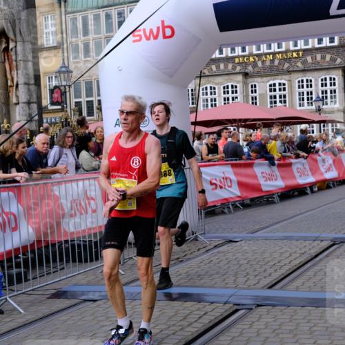 13.09.2026 - 21. swb-Marathon Bremen Tim E. http://msf.ph/oto/10301238 13.09.2026 10:43:12 Ziel 10235, 10336, 10816, 10988, 11442, 13580 meine-sportfotos.de