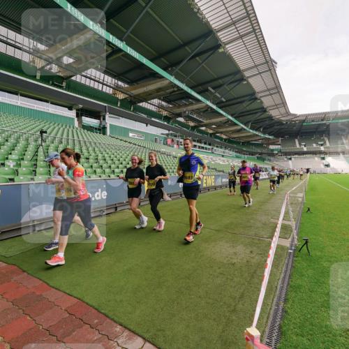 13.09.2026 - 21. swb-Marathon Bremen Michael Burmester http://msf.ph/oto/10301241 13.09.2026 10:44:01 Laufen im Stadion 10002, 10004, 10005, 10176, 10191, 10192, 10271, 10295, 10303, 10325, 10335, 10361, 10362, 10402, 10459, 10474, 10491, 10513, 10557, 10572, 10605, 10606, 10629, 10756, 10773, 10779, 10784, 10805, 10880, 10882, 10899, 10900, 10997, 10999, 11173, 11217, 11233, 11264, 11274, 11307, 11333, 11337, 11355, 11385, 11408, 11448, 11456, 11461, 11482, 11629, 11943, 12311, 12321, 12334 meine-sportfotos.de