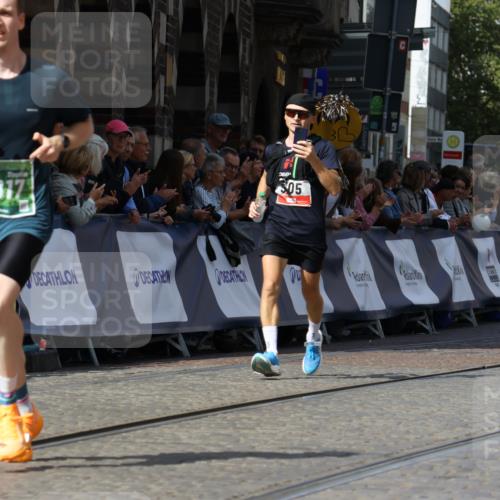 13.09.2026 - 21. swb-Marathon Bremen Strokosch-Dieckow http://msf.ph/oto/10301243 13.09.2026 12:51:23 Ziel 1214, 1453, 1639 meine-sportfotos.de