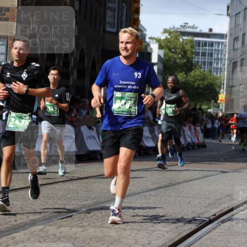 13.09.2026 - 21. swb-Marathon Bremen Strokosch-Dieckow http://msf.ph/oto/10301246 13.09.2026 13:21:32 Ziel 226, 1191, 2979, 3450, 3534, 4234, 4362, 4445, 4484, 4519, 4734, 6357, 6970, 8237, 8323, 8408, 8791, 9267, 9268, 9900, 13120, 572, 1130, 1254, 2088, 2397, 2570, 3290, 3435, 3695, 3930, 3934, 4735, 5542, 6865, 7176, 8384, 9059, 9421, 13145 meine-sportfotos.de