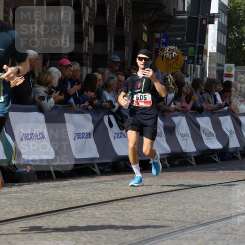 13.09.2026 - 21. swb-Marathon Bremen Strokosch-Dieckow http://msf.ph/oto/10301263 13.09.2026 12:51:23 Ziel 1214, 1453, 1639 meine-sportfotos.de