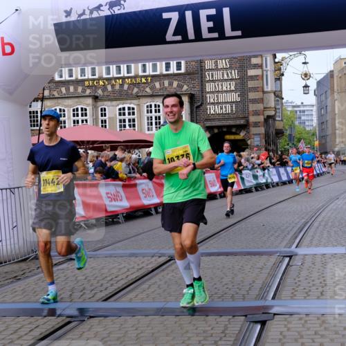 13.09.2026 - 21. swb-Marathon Bremen Tim E. http://msf.ph/oto/10301270 13.09.2026 10:43:19 Ziel 10336, 10988, 11042, 11143, 11265, 11442, 11632, 12053, 13523, 13580 meine-sportfotos.de