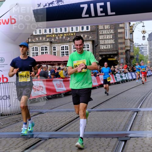 13.09.2026 - 21. swb-Marathon Bremen Tim E. http://msf.ph/oto/10301278 13.09.2026 10:43:19 Ziel 10336, 10988, 11042, 11143, 11265, 11442, 11632, 12053, 13523, 13580 meine-sportfotos.de