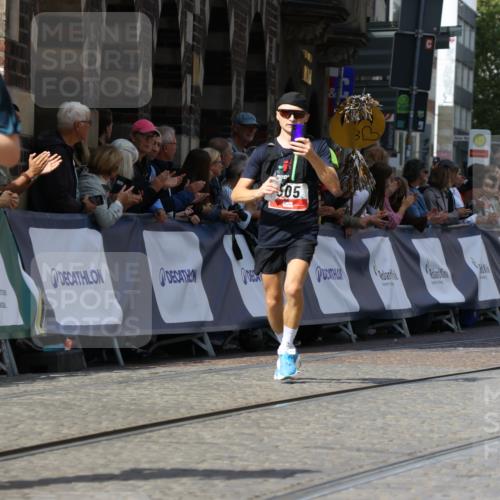 13.09.2026 - 21. swb-Marathon Bremen Strokosch-Dieckow http://msf.ph/oto/10301281 13.09.2026 12:51:23 Ziel 1214, 1453, 1639 meine-sportfotos.de