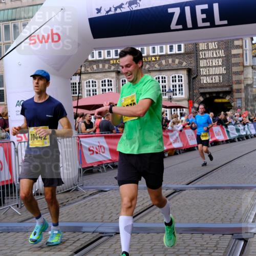 13.09.2026 - 21. swb-Marathon Bremen Tim E. http://msf.ph/oto/10301286 13.09.2026 10:43:19 Ziel 10336, 10988, 11042, 11143, 11265, 11442, 11632, 12053, 13523, 13580 meine-sportfotos.de