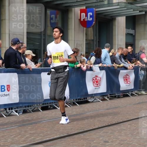 13.09.2026 - 21. swb-Marathon Bremen Strokosch-Dieckow http://msf.ph/oto/10301311 13.09.2026 10:49:26 Ziel 10508, 10593, 10709, 10966, 11005, 11007, 11035, 11092, 11183, 11717, 12380, 10294, 10392, 10514, 10655, 10739, 10835, 10846, 10910, 11191, 11316, 11567, 11621, 11635, 11896, 11984, 12132, 12149, 12376, 12450, 12529, 13577 meine-sportfotos.de
