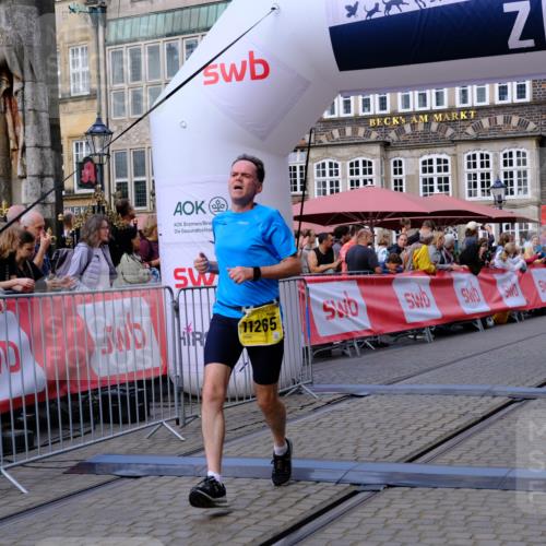 13.09.2026 - 21. swb-Marathon Bremen Tim E. http://msf.ph/oto/10301316 13.09.2026 10:43:22 Ziel 10336, 10988, 11042, 11143, 11265, 11442, 11632, 12053, 12469, 13523, 13580 meine-sportfotos.de