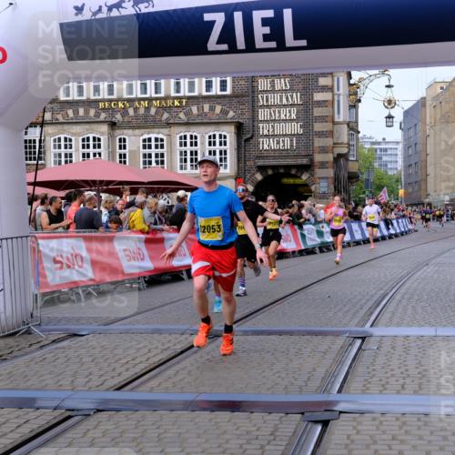13.09.2026 - 21. swb-Marathon Bremen Tim E. http://msf.ph/oto/10301329 13.09.2026 10:43:23 Ziel 10336, 10988, 11042, 11143, 11265, 11442, 11632, 12053, 12469, 13523 meine-sportfotos.de