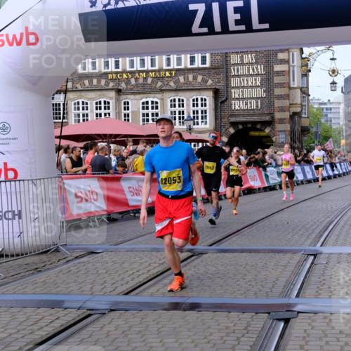 13.09.2026 - 21. swb-Marathon Bremen Tim E. http://msf.ph/oto/10301336 13.09.2026 10:43:24 Ziel 10336, 11042, 11143, 11265, 11442, 11632, 12053, 12469, 13523 meine-sportfotos.de