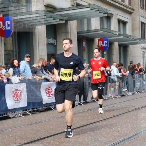 13.09.2026 - 21. swb-Marathon Bremen Strokosch-Dieckow http://msf.ph/oto/10301339 13.09.2026 10:49:28 Ziel 10508, 10593, 10709, 10966, 11005, 11007, 11035, 11183, 11717, 12380, 10294, 10514, 10655, 10739, 10835, 10846, 10910, 11092, 11191, 11316, 11567, 11621, 11635, 11896, 11984, 12132, 12149, 12376, 12450, 12529, 13577 meine-sportfotos.de