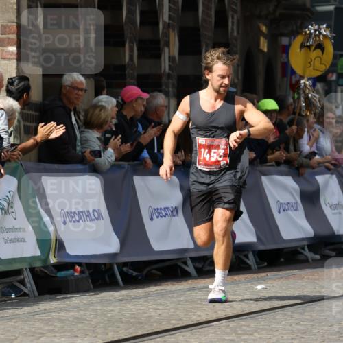 13.09.2026 - 21. swb-Marathon Bremen Strokosch-Dieckow http://msf.ph/oto/10301345 13.09.2026 12:51:31 Ziel 858, 1453, 1639, 1126 meine-sportfotos.de