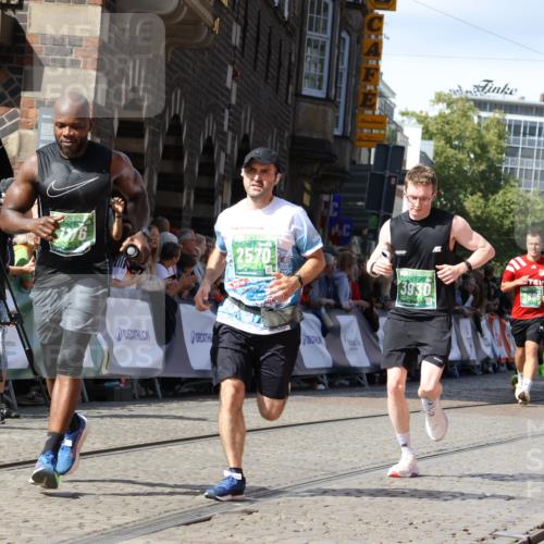 13.09.2026 - 21. swb-Marathon Bremen Strokosch-Dieckow http://msf.ph/oto/10301346 13.09.2026 13:21:36 Ziel 226, 2979, 3202, 3450, 3534, 4234, 4362, 4445, 4484, 4519, 4734, 6357, 6862, 8323, 8408, 8791, 9267, 9268, 9514, 9900, 572, 1254, 2088, 2397, 3290, 3695, 3930, 3934, 4735, 6865, 6976, 7098, 7176, 8947, 9059, 9421, 10120 meine-sportfotos.de