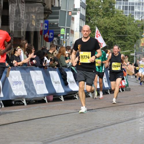 13.09.2026 - 21. swb-Marathon Bremen Strokosch-Dieckow http://msf.ph/oto/10301348 13.09.2026 10:50:44 Ziel 10170, 10233, 10525, 10840, 10923, 11178, 11276, 11497, 11499, 11622, 11664, 11680, 11742, 12045, 12078, 12269, 12447, 13562, 10200, 10537, 11076, 11087, 11170, 11961, 12004, 12070, 12179, 12351, 12407, 12560 meine-sportfotos.de