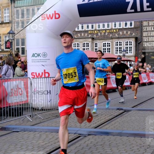 13.09.2026 - 21. swb-Marathon Bremen Tim E. http://msf.ph/oto/10301356 13.09.2026 10:43:24 Ziel 10336, 11042, 11143, 11265, 11442, 11632, 12053, 12469, 13523 meine-sportfotos.de