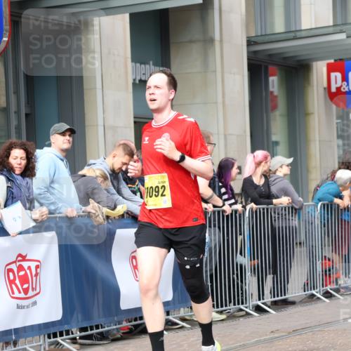 13.09.2026 - 21. swb-Marathon Bremen Strokosch-Dieckow http://msf.ph/oto/10301358 13.09.2026 10:49:29 Ziel 10508, 10593, 10709, 10966, 11005, 11007, 11035, 11183, 11717, 12380, 10294, 10514, 10655, 10739, 10835, 10846, 10910, 11092, 11191, 11316, 11567, 11621, 11635, 11896, 11984, 12132, 12149, 12376, 12450, 12529, 13577 meine-sportfotos.de