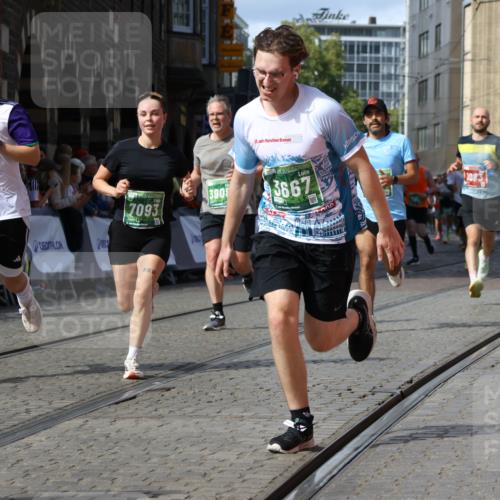 13.09.2026 - 21. swb-Marathon Bremen Strokosch-Dieckow http://msf.ph/oto/10301380 13.09.2026 13:29:51 Ziel 132, 1083, 1243, 1365, 1387, 1581, 2076, 2301, 2742, 2957, 3030, 3258, 3721, 4541, 4576, 5244, 5599, 6006, 6103, 6384, 6499, 6690, 6930, 7013, 7384, 7426, 7631, 7649, 7884, 8007, 8009, 8099, 8277, 8481, 8594, 8675, 8831, 9770, 9889, 10013, 13031, 109, 454, 1173, 1205, 1308, 1611, 1653, 1759, 1780, 1848, 2126, 3190, 3908, 4524, 5039, 5198, 5348, 5631, 6225, 6720, 6992, 6994, 8110, 8267, 8470, 9104, 9125 meine-sportfotos.de
