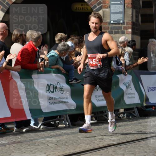 13.09.2026 - 21. swb-Marathon Bremen Strokosch-Dieckow http://msf.ph/oto/10301390 13.09.2026 12:51:33 Ziel 858, 1453, 13033, 482, 1126 meine-sportfotos.de