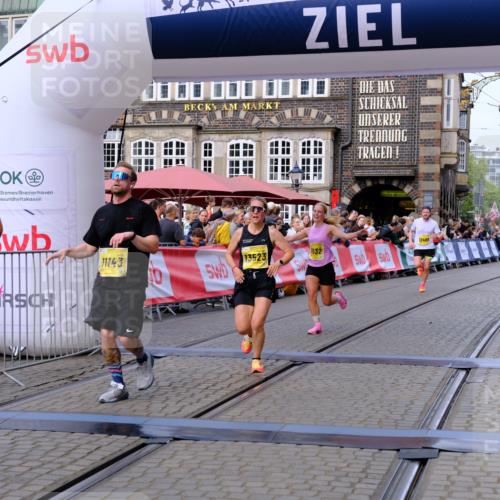 13.09.2026 - 21. swb-Marathon Bremen Tim E. http://msf.ph/oto/10301392 13.09.2026 10:43:26 Ziel 10336, 11042, 11143, 11265, 11442, 11632, 12053, 12469, 13523 meine-sportfotos.de