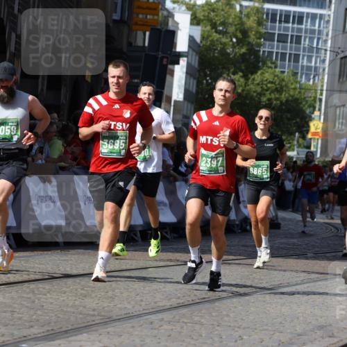 13.09.2026 - 21. swb-Marathon Bremen Strokosch-Dieckow http://msf.ph/oto/10301418 13.09.2026 13:21:39 Ziel 226, 2904, 2979, 3120, 3202, 3534, 4165, 4234, 4445, 4484, 4519, 6357, 6862, 8323, 8408, 8791, 8923, 9267, 9268, 9514, 9722, 9900, 572, 1209, 1254, 2397, 3290, 3338, 3695, 3774, 3934, 4581, 4735, 6865, 6976, 7098, 8438, 8947, 9059, 9421, 10120 meine-sportfotos.de