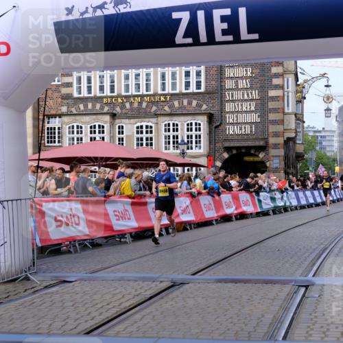 13.09.2026 - 21. swb-Marathon Bremen Tim E. http://msf.ph/oto/10301468 13.09.2026 10:43:35 Ziel 10346, 10456, 10618, 11042, 11143, 11632, 12053, 12406, 12469, 13523 meine-sportfotos.de