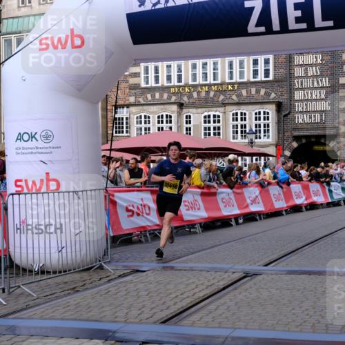 13.09.2026 - 21. swb-Marathon Bremen Tim E. http://msf.ph/oto/10301490 13.09.2026 10:43:36 Ziel 10346, 10456, 10618, 11042, 11143, 11632, 12406, 12469, 13523 meine-sportfotos.de