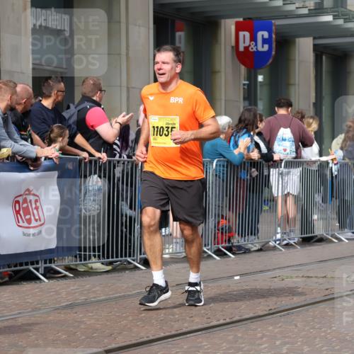 13.09.2026 - 21. swb-Marathon Bremen Strokosch-Dieckow http://msf.ph/oto/10301494 13.09.2026 10:49:46 Ziel 10452, 10508, 10593, 10876, 10966, 11005, 11035, 11111, 11128, 11183, 11415, 12240, 12380, 12510, 10709, 10739, 10835, 10846, 10910, 11007, 11092, 11183, 11191, 11635, 11717 meine-sportfotos.de