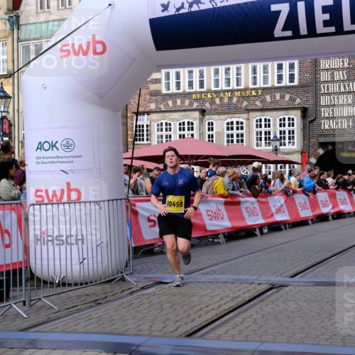 13.09.2026 - 21. swb-Marathon Bremen Tim E. http://msf.ph/oto/10301502 13.09.2026 10:43:36 Ziel 10346, 10456, 10618, 11042, 11143, 11632, 12406, 12469, 13523 meine-sportfotos.de