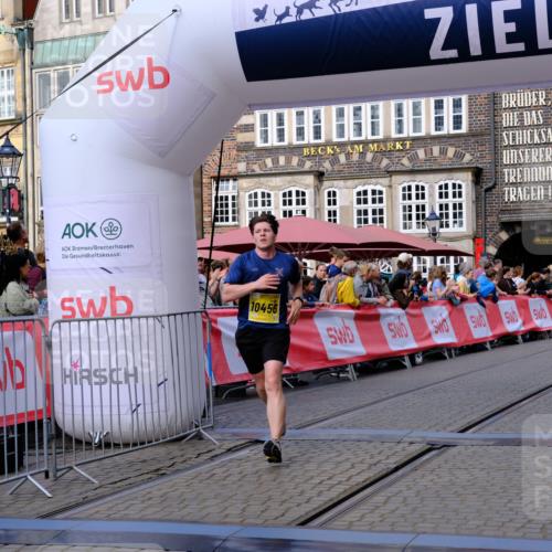 13.09.2026 - 21. swb-Marathon Bremen Tim E. http://msf.ph/oto/10301508 13.09.2026 10:43:36 Ziel 10346, 10456, 10618, 11042, 11143, 11632, 12406, 12469, 13523 meine-sportfotos.de