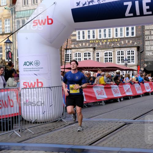 13.09.2026 - 21. swb-Marathon Bremen Tim E. http://msf.ph/oto/10301516 13.09.2026 10:43:37 Ziel 10346, 10456, 10618, 11143, 11468, 11632, 11826, 12406, 12469, 13523 meine-sportfotos.de