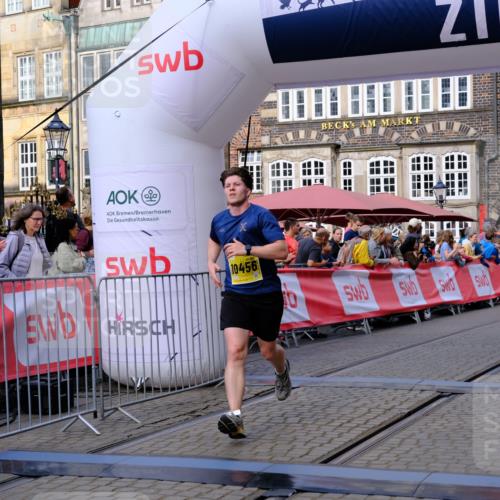 13.09.2026 - 21. swb-Marathon Bremen Tim E. http://msf.ph/oto/10301523 13.09.2026 10:43:37 Ziel 10346, 10456, 10618, 11143, 11468, 11632, 11826, 12406, 12469, 13523 meine-sportfotos.de