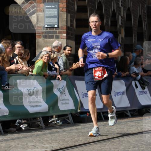 13.09.2026 - 21. swb-Marathon Bremen Strokosch-Dieckow http://msf.ph/oto/10301526 13.09.2026 12:51:39 Ziel 858, 1453, 3617, 13033, 482, 943, 1126 meine-sportfotos.de
