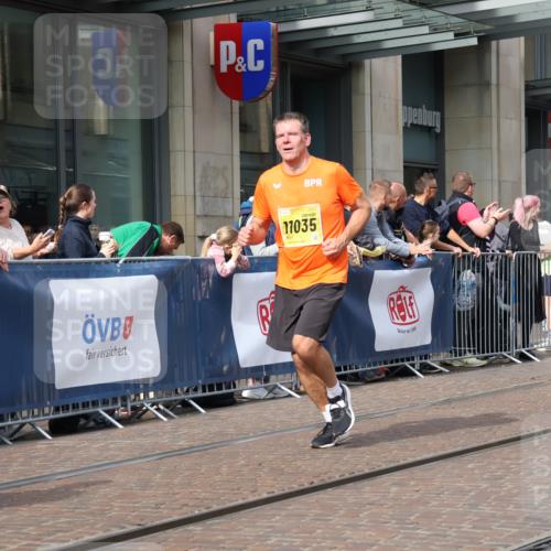 13.09.2026 - 21. swb-Marathon Bremen Strokosch-Dieckow http://msf.ph/oto/10301532 13.09.2026 10:49:47 Ziel 10452, 10508, 10593, 10876, 10966, 11005, 11035, 11111, 11128, 11178, 11415, 12240, 12269, 12380, 12510, 10508, 10709, 10739, 10835, 10910, 11007, 11092, 11183, 11191, 11635, 11717 meine-sportfotos.de